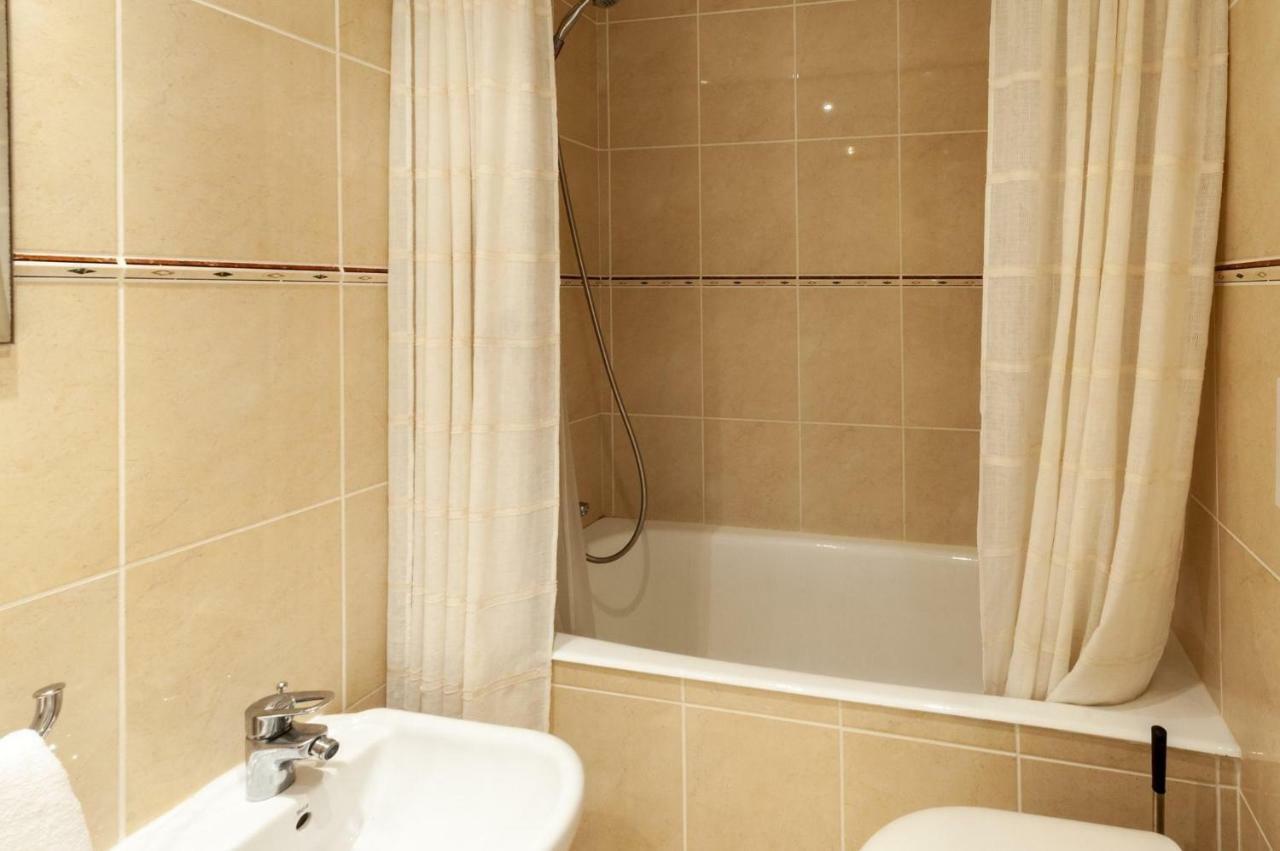 Buganvilla Oliva Bagian luar foto